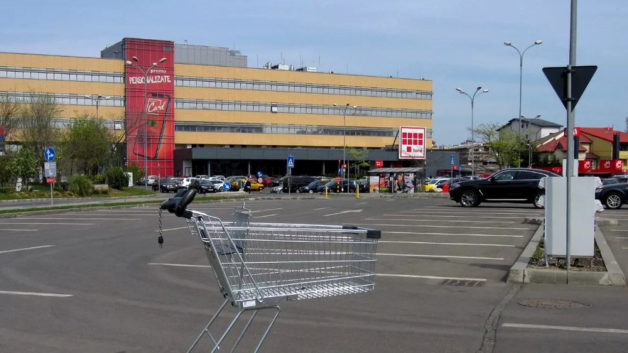 Un copil a fost accidentat de porțile de acces ale unui magazin din Brașov