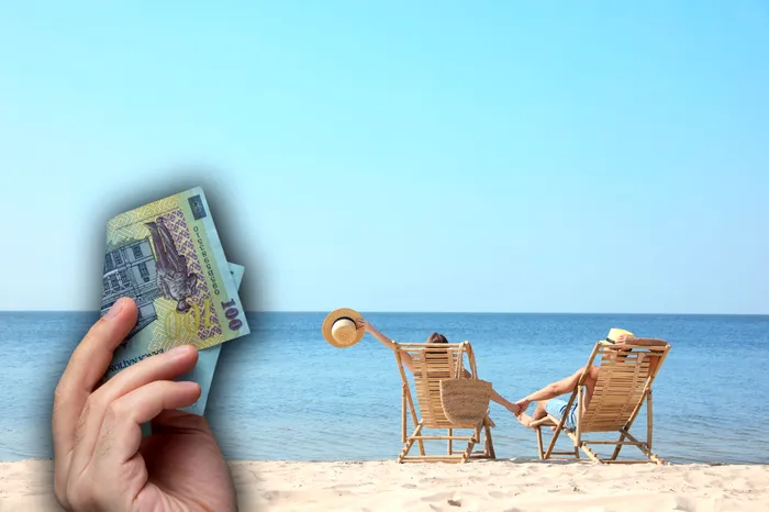 Cât plătesc turiștii pentru un șezlong sau meniul zilei, pe litoral, de Rusalii. Salvamarii avertizează asupra unui pericol!
