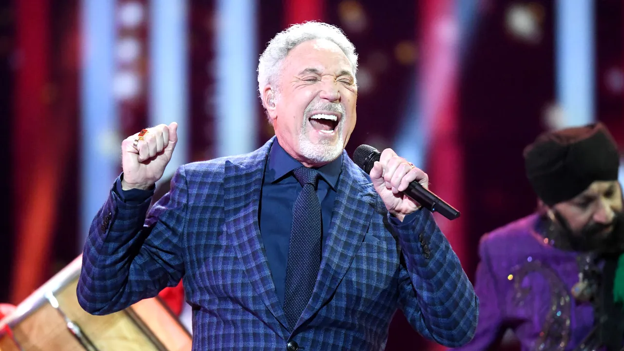 Cântărețul Tom Jones, internat în spital din cauza unei infecții bacteriene. Concerte anulate