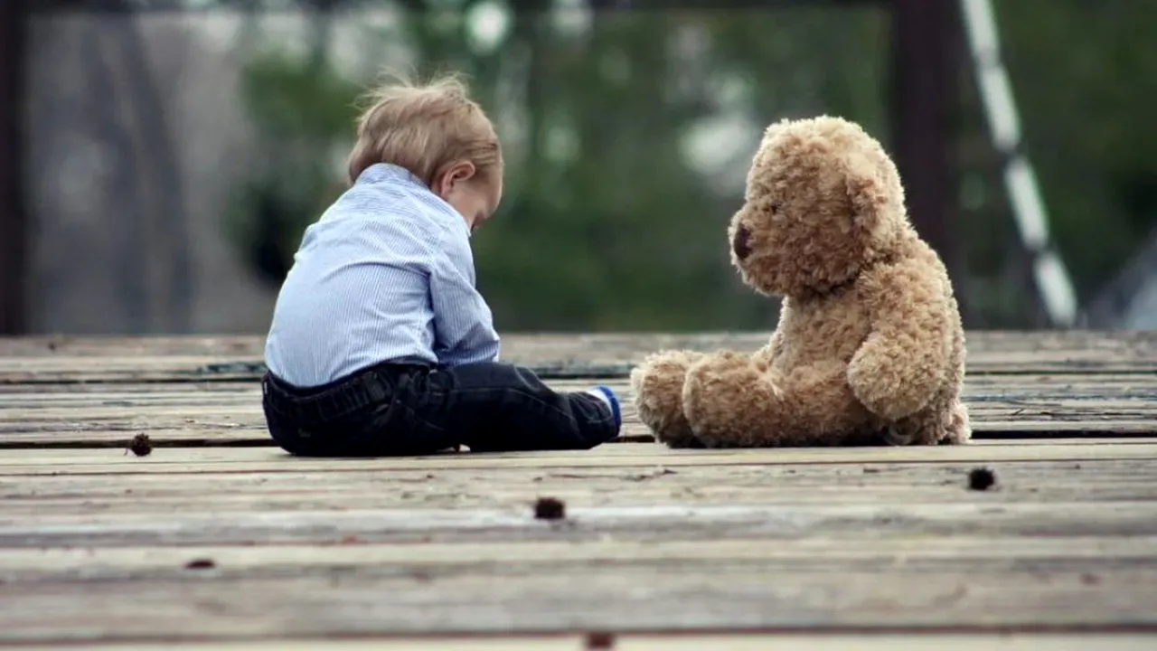 8 ȘTIRI DE LA 8. Povestea care a șocat o întreagă comunitate: Doi soţi din România, acuzaţi că ar fi agresat sexual un băieţel de care aveau grijă în Italia