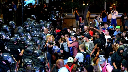 Stare de asediu în orașul american Charlotte, după a treia noapte de proteste violente 