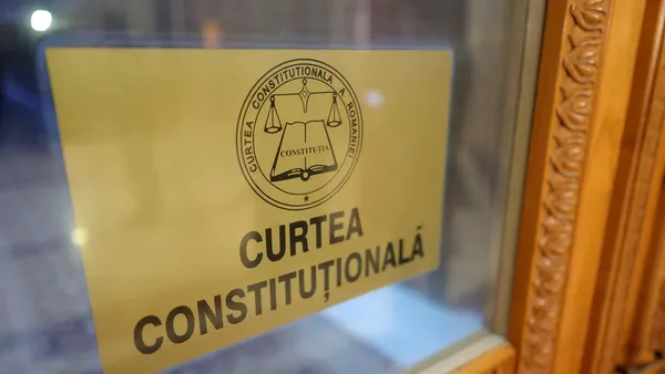 CCR a amânat pentru luni deciziile cu privire la sesizările depuse de Nicușor Dan, USR și PNL la noua Lege ANI 