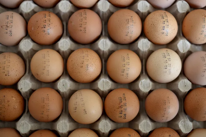Care este, de fapt, diferența dintre ouăle albe și ouăle brune. Explicația dată de un specialist