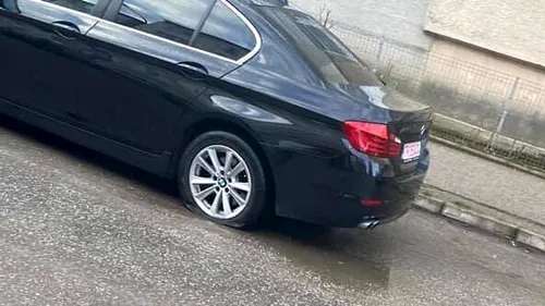 Mai mulți indivizi au luat la rând BMW-urile și mașinile scumpe de pe străzile Alexandriei și le-au vandalizat!