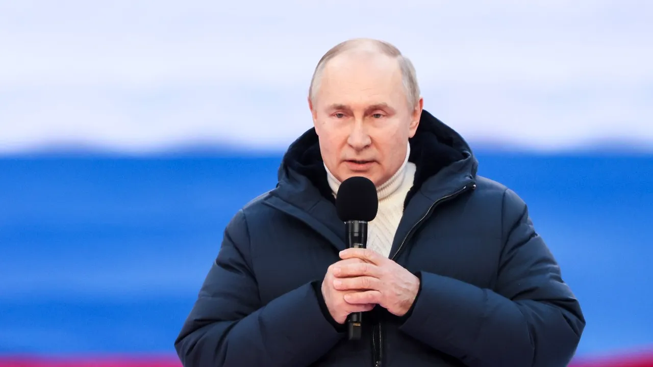 Deși se războiește cu Occidentul, Vladimir Putin este fanul hainelor de lux din Vest. Cât costă geaca cu care a apărut vineri la mega-manifestația de la Moscova