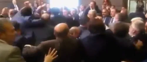Bătaie între parlamentarii turci, în timpul unei dezbateri controversate