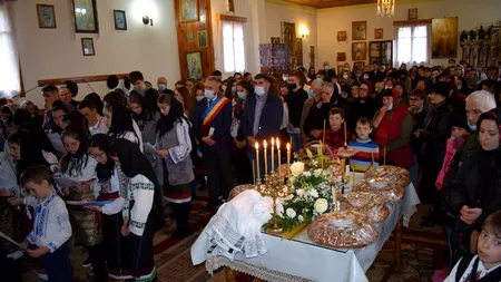 Slujbă cu 100 de credincioși, întreruptă de polițiști. Șase preoți, amendați!