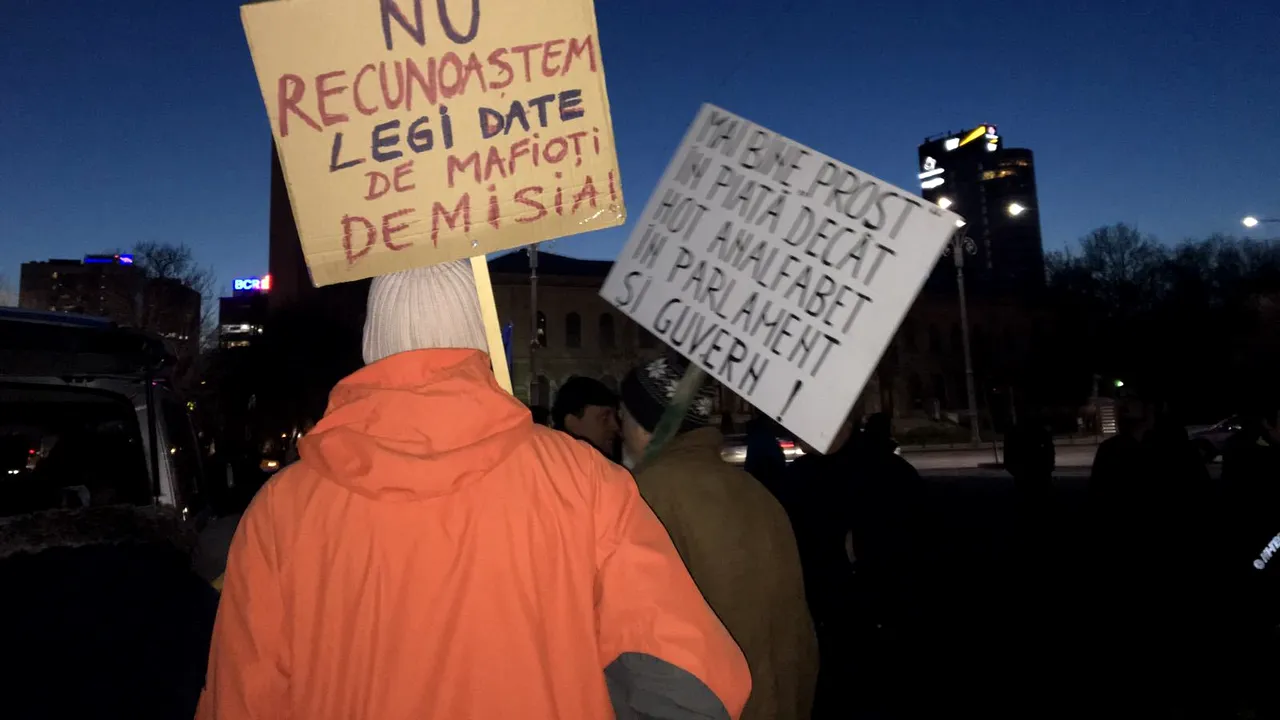 Nou protest în Piața Victoriei. Pentru ce au ieșit în stradă câteva sute de persoane: 