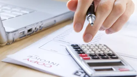 Conversia creditelor din valută în lei, discutată în Guvern. Ce facilități va oferi statul