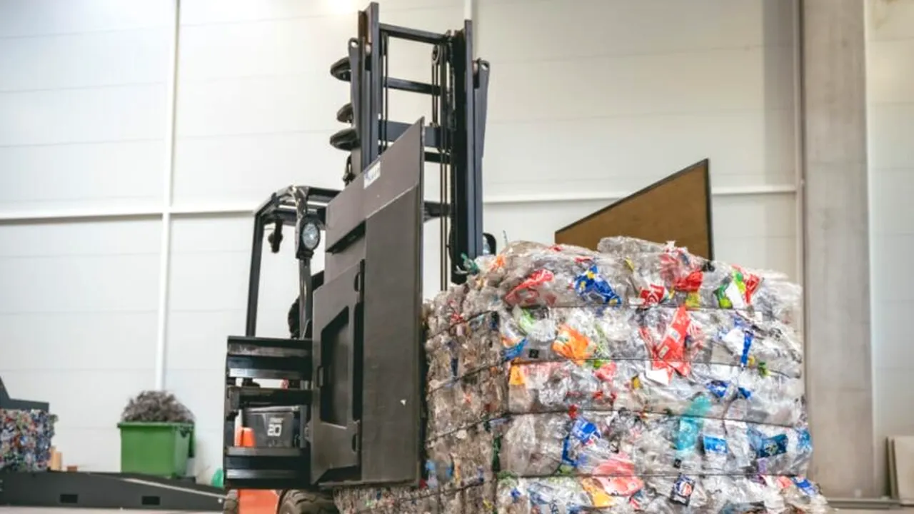 SGR la 6 luni: Mai puține emisii de CO2, mediu mai curat, economii de resurse și energie, datorită ambalajelor trimise de RetuRO spre reciclare