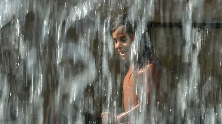 ANM: Cod portocaliu de ploi în vestul țării, cod galben de caniculă în sud-est