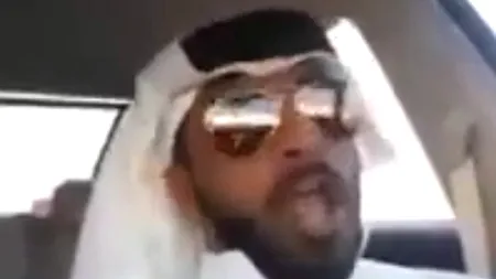 Un arab cântă melodia „Lasă-mă să beau