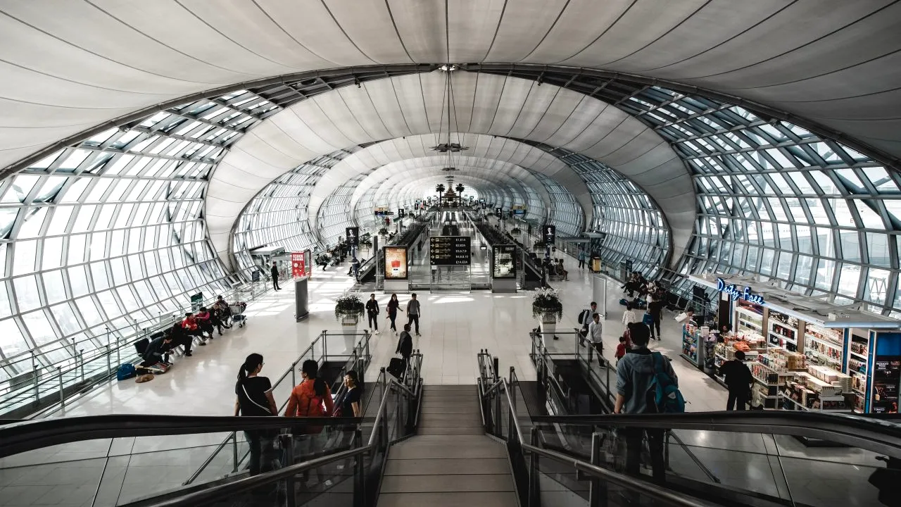 Aeroportul Otopeni a revenit la aproape 40% din traficul din 2019