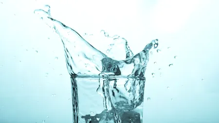 Beneficii şi contraindicaţii privind POSTUL cu apă. Ce boli ar vindeca, dar şi ce pericole există