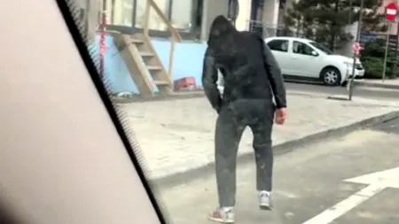 Imagini rușinoase! Ce făcea acest tânăr, ziua în amiaza mare, pe o stradă din centrul orașului Constanța