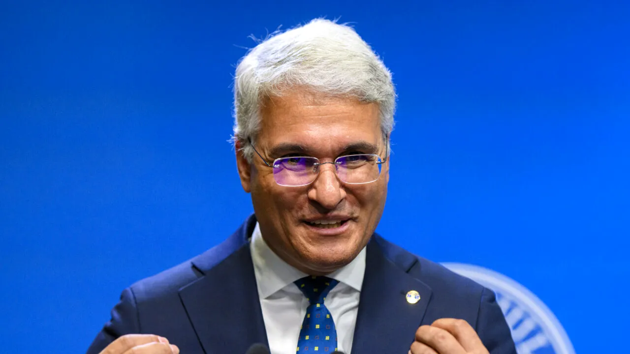 Ministrul Fondurilor Europene se ia la ceartă cu CSM, pe subiectul pensiilor speciale. Pîslaru: Nu este vorba despre o „vânătoare de magistrați”