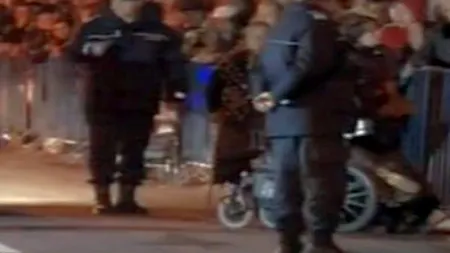 Țipete, cozi interminabile și leșinuri la moaștele Sfintei Parascheva. 