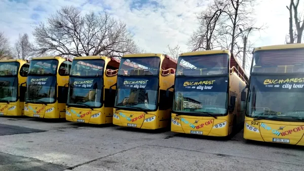 Linia turistică „Bucharest City Tour” ar putea funcționa cu șase autobuze cumpărate la mâna a doua. Ce traseu propune STB