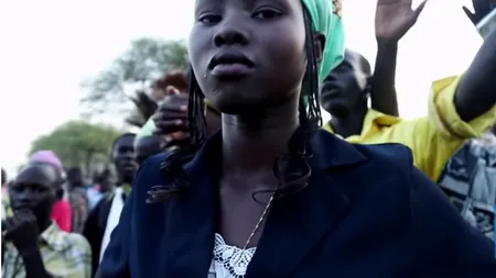 UZ BARBAR al tehnologiei: O adolescentă VÂNDUTĂ pe Facebook, pentru 500 de VACI, trei MAȘINI și 10.000 de dolari