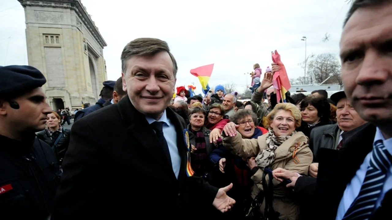 Crin Antonescu s-a dus la Voroneț cu elicopterul


