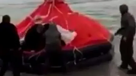 Cel puțin 12 oameni s-au înecat după scufundarea unei nave în Marea Neagră, în apropierea României