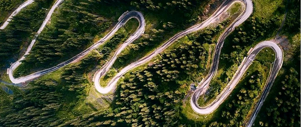 Șoseaua din România supranumită Drumul Comorilor. E mai frumoasă decât Transfăgărășan și Transalpina, dar puțini știu de ea