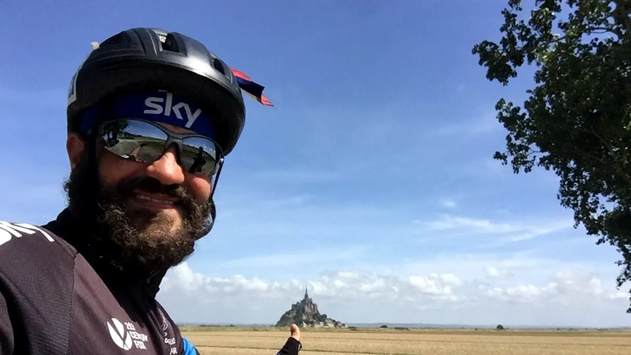 Cum a ajuns povestea implantologului român care străbate Europa pe bicicletă subiect de documentar