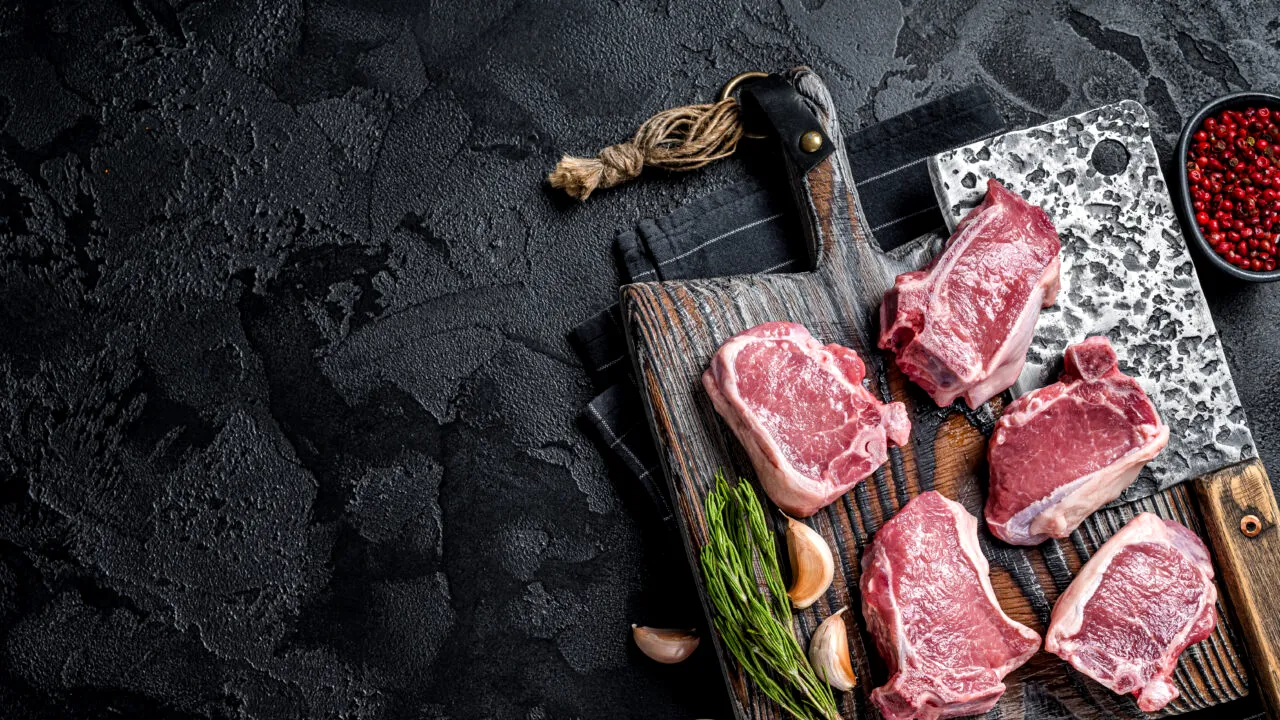 Nu știi să-l gătești? Câți lei costă un kilogram de drob de miel în Lidl, Carrefour și în Mega Image