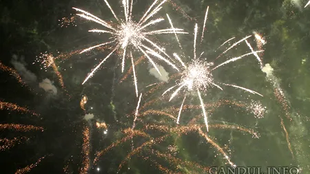 URĂRI DE ANUL NOU: MESAJE HAIOASE de trimis prin SMS de REVELION 2013