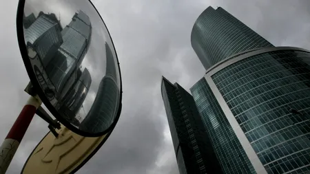 Rușii retrag miliarde de dolari din băncile din Vest, în așteptarea sancțiunilor economice. Câți bani au pierdut bogații Rusiei