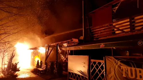 Incendiu puternic la un complex de sport și agrement din Târgu Mureș. VIDEO