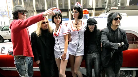 Solistul trupei Mötley Crüe a fost operat în Australia, după ce fusese internat de urgență sâmbătă
