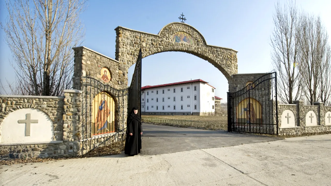 Gigi Becali a dat în judecată o mănăstire pentru a-i lua o parte din teren