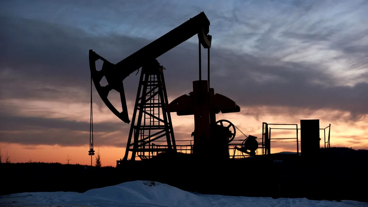 Criza energiei se adâncește. Petrolul a urcat, luni, spre 120 de dolari pe baril din cauza războiului din Iran și a blocajului din Strâmtoarea Ormuz