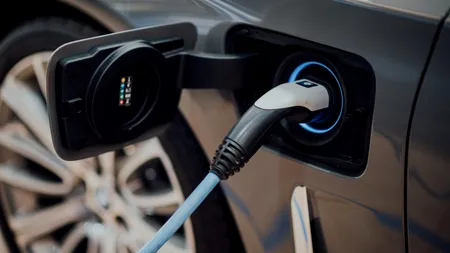 8 ȘTIRI DE LA ORA 8. Programul Rabla Plus, pentru mașini electrice sau hibrid, va fi suplimentat