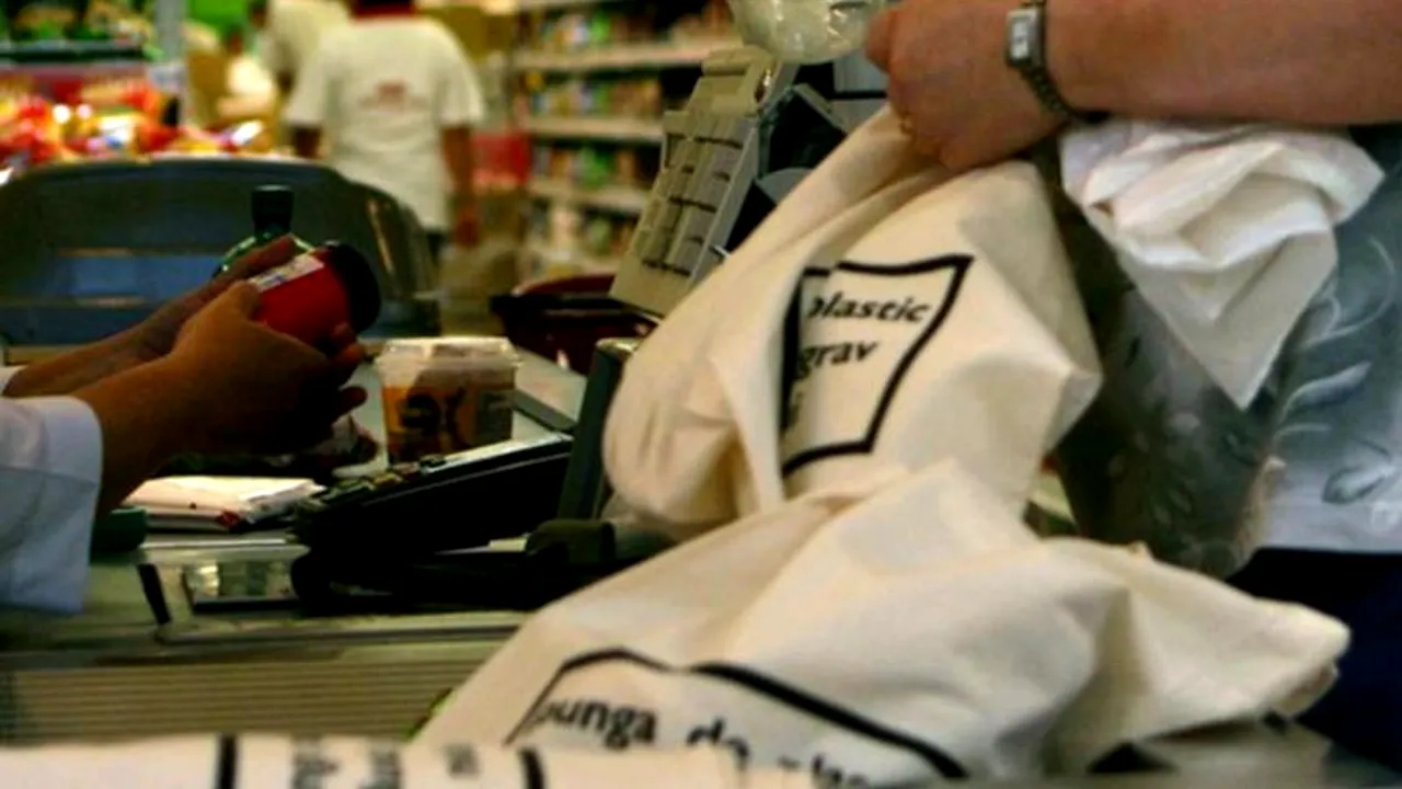 Cine este românul care la 28 de ani face 200.000 de euro din pungi de plastic personalizate