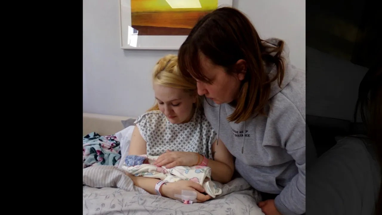 „Mi s-a spus că bebelușul meu e mort, apoi că trăiește, ca să aflu ulterior că nu mai e în viață”. Drama unei mame care și-a plâns de două ori fiica