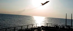Momentul în care un avion de război rusesc se prăbușește, în FLĂCĂRI, în Marea Neagră a fost filmat