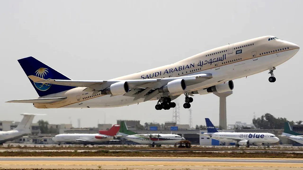 Un prinț arab a călătorit cu avionul la clasa business. Motivul incredibil pentru care a cumpărat 80 de bilete în plus 