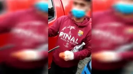 Bărbat cu false probleme de sănătate, care cerșea la racla Sf. Dumitru, prins de jandarmi. Cum l-au dat de gol enoriașii (VIDEO)