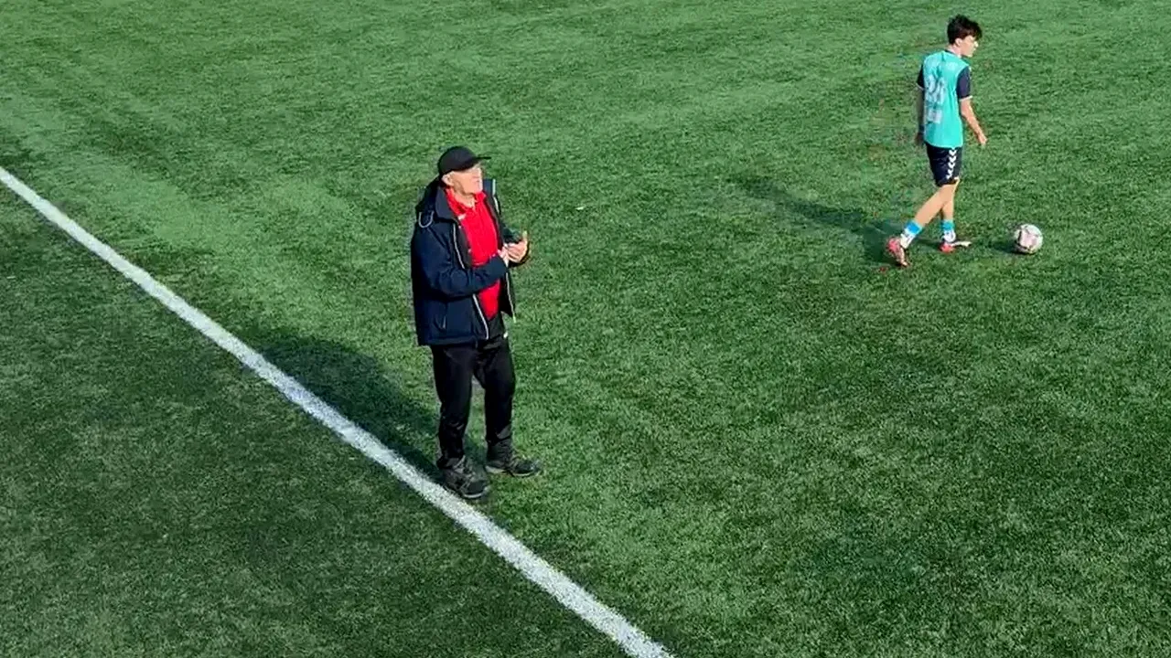 Imagini incredibile din fotbalul românesc. Un junior de 17 ani este înjurat și lovit de propriul său antrenor, fost campion cu Steaua, în anii ‘80