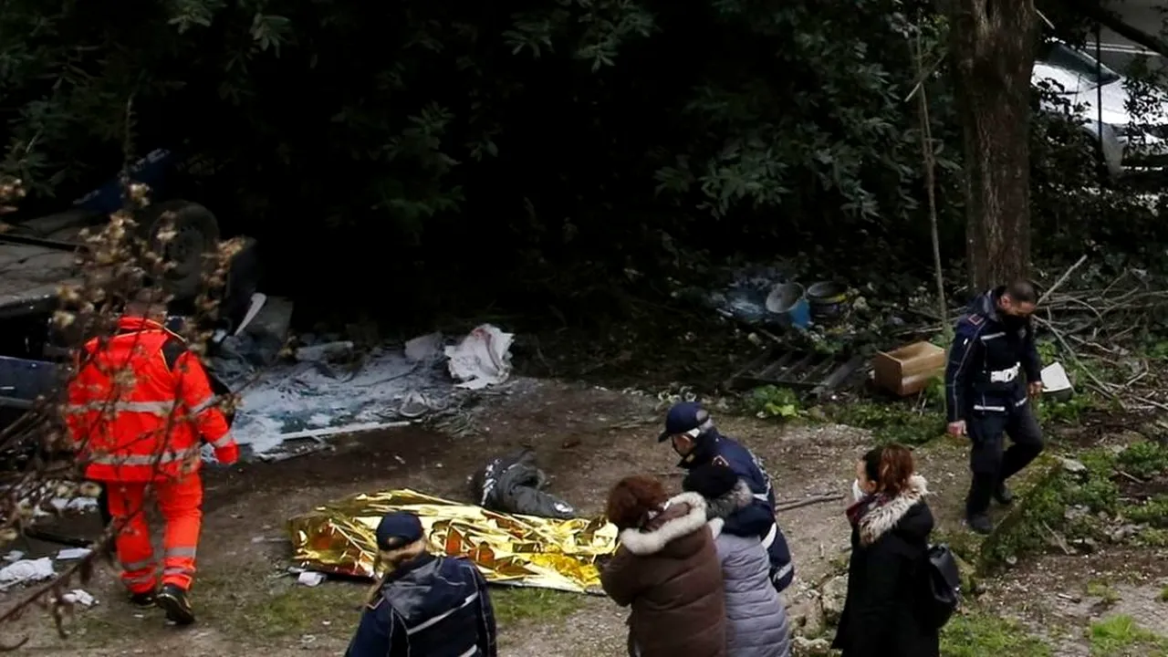 Tragedie în Italia. Un român a murit strivit în mașină, după ce s-a prăbușit cu mașina de pe un pod din Roma, de la 8 metri înălțime (FOTO)