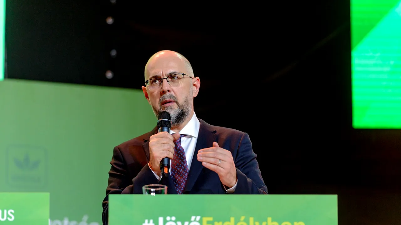 Kelemen Hunor și-a depus la BEC candidatura pentru prezidențiale: A strâns aproape 270.000 semnături / Liderul UDMR: Președintele nu trebuie să fie pompier