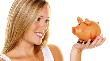 Nu prea te ajungi cu banii? TREI METODE simple prin care SĂ ECONOMISEȘTI