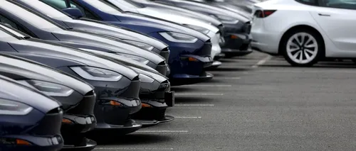 Tesla cheamă în service peste două milioane de mașini, pentru a remedia funcții ale sistemului de pilot automat