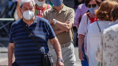 Spania elimină obligativitatea purtării măștii în aer liber