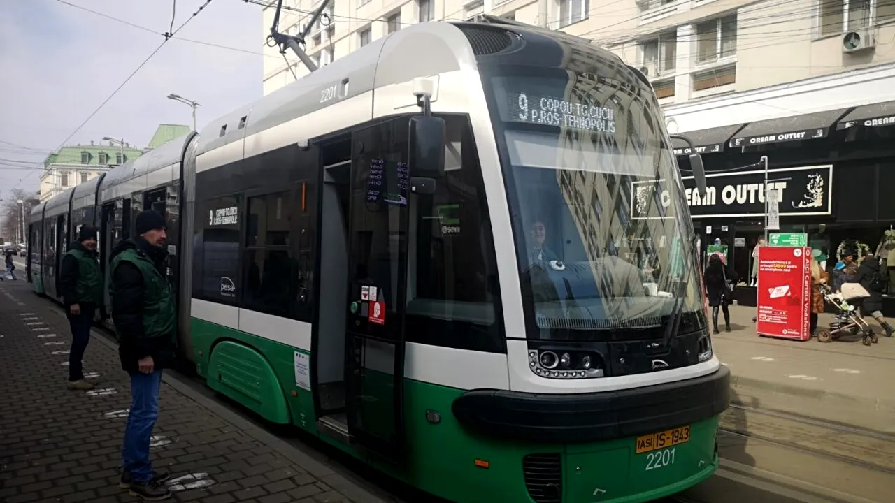 Se scumpesc biletele și abonamentele la transportul public din Iași. Care va fi majorarea