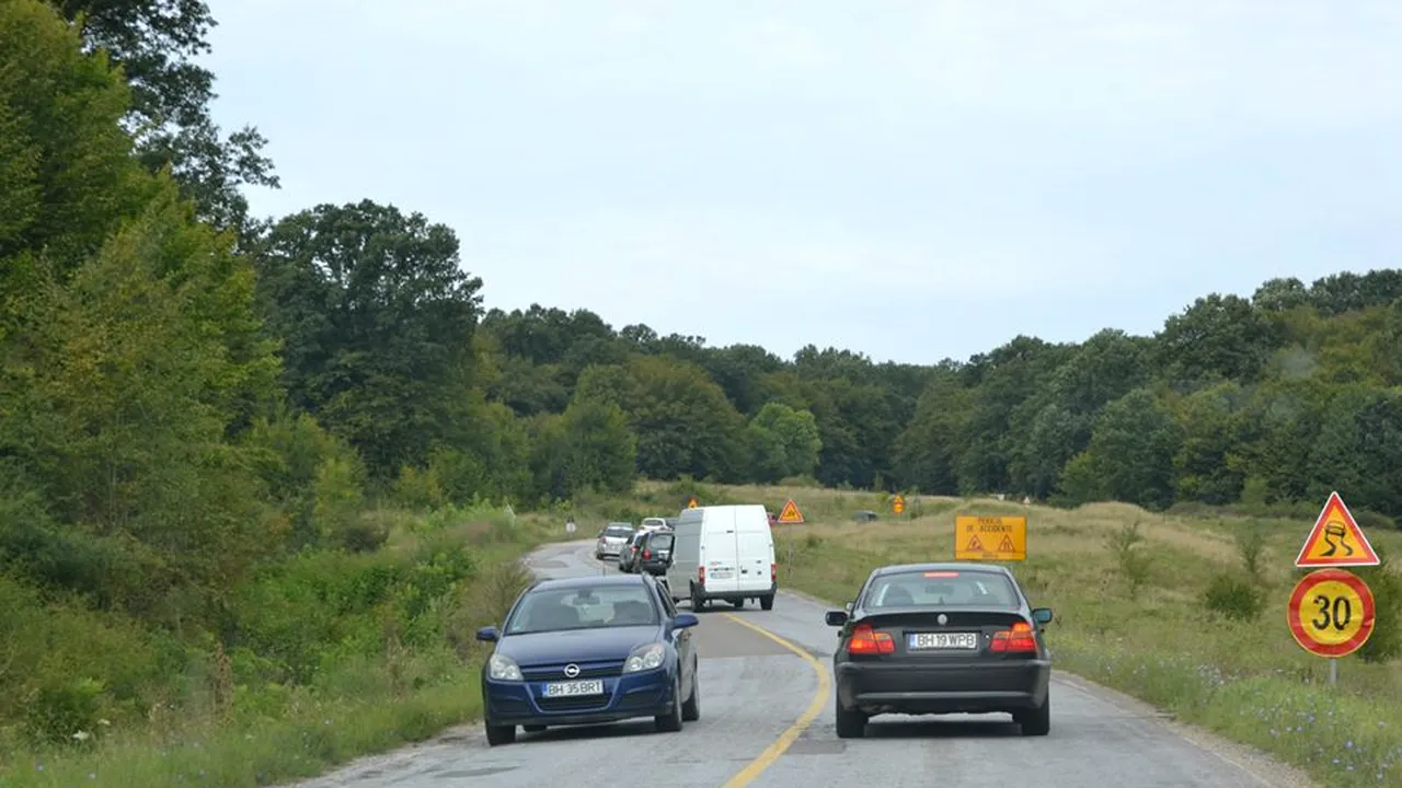 Românii care-și fac singuri drumul. Această comună din România are un buget la care alte localități doar visează