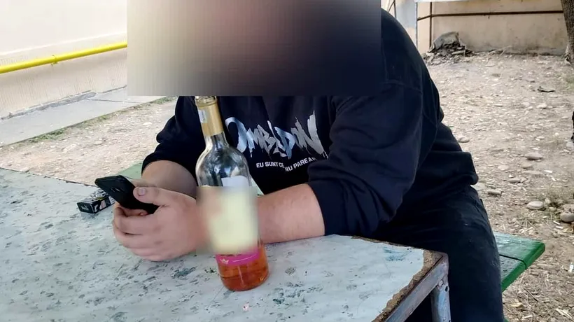 Un elev a fost prins în timp ce bea ALCOOL chiar în curtea școlii