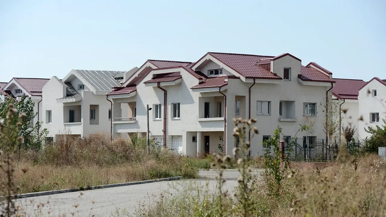 S-au îndatorat pe viață pentru o casă în cartierul militarilor, un proiect MApN care n-a fost terminat niciodată. 